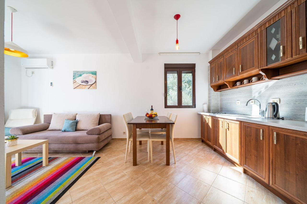 Apartments Svetlana Tivat Exterior photo