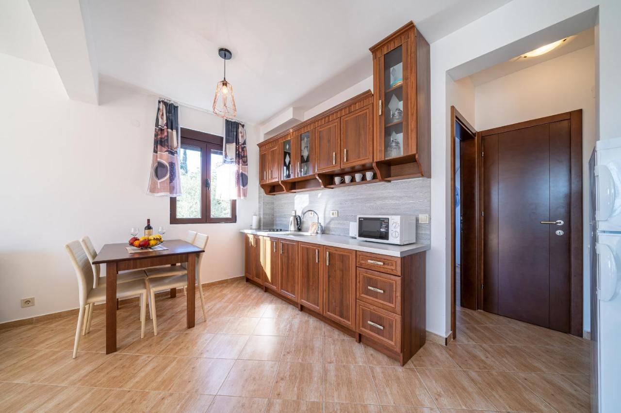 Apartments Svetlana Tivat Exterior photo